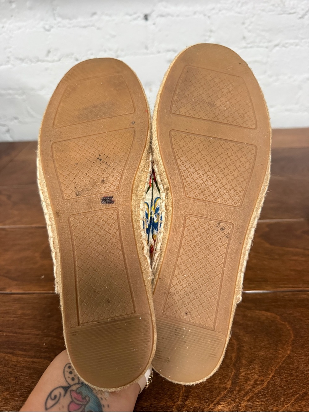 Tory Burch Embroidered Espadrille Mules – Worn Once, Size 7 - Picture 9 of 9